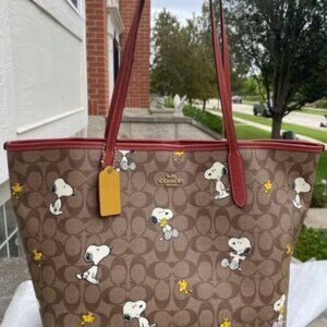 Coach X Peanuts City Tote In With Snoopy Woodstock